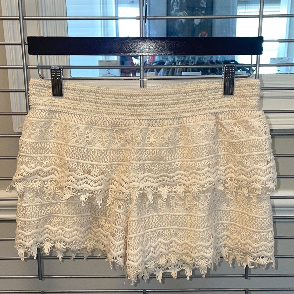 Limonata lace shorts
